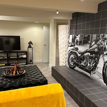 Grouse Cheerful Large Private Bedroom, Bath, Shared Deck, Pool, Hot Tub 北温哥华 外观 照片