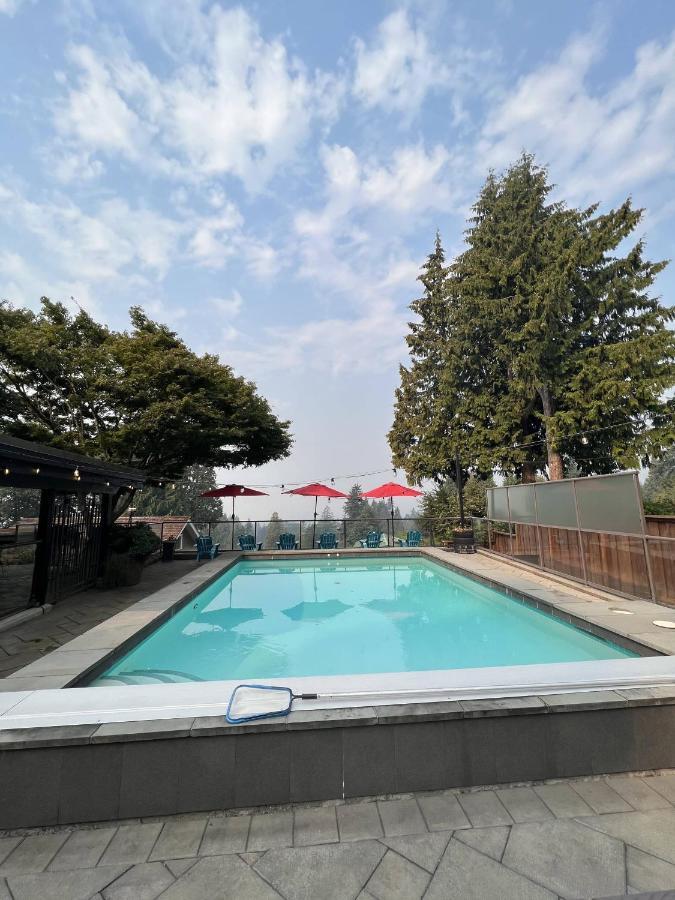 Grouse Cheerful Large Private Bedroom, Bath, Shared Deck, Pool, Hot Tub 北温哥华 外观 照片
