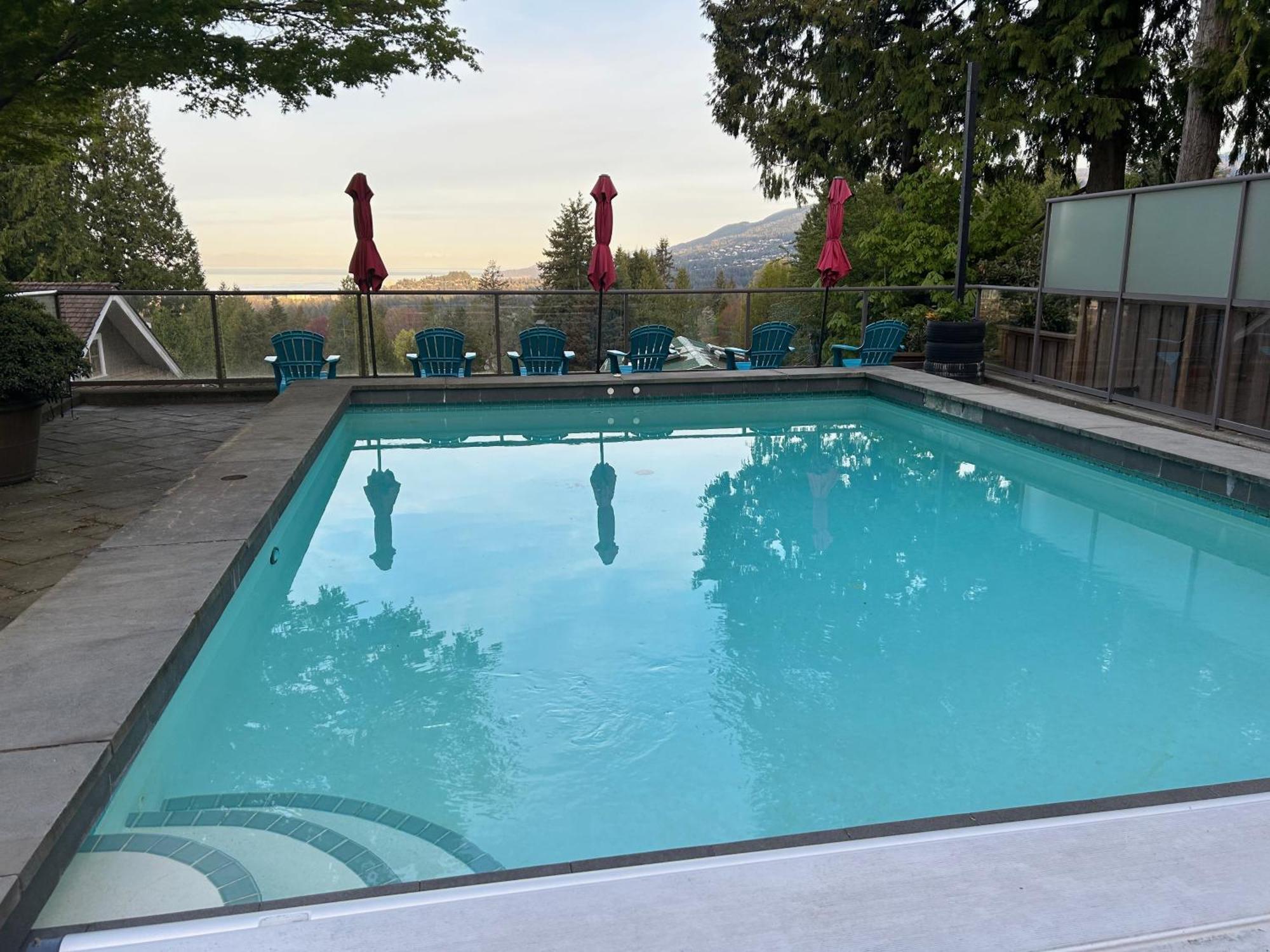 Grouse Cheerful Large Private Bedroom, Bath, Shared Deck, Pool, Hot Tub 北温哥华 外观 照片