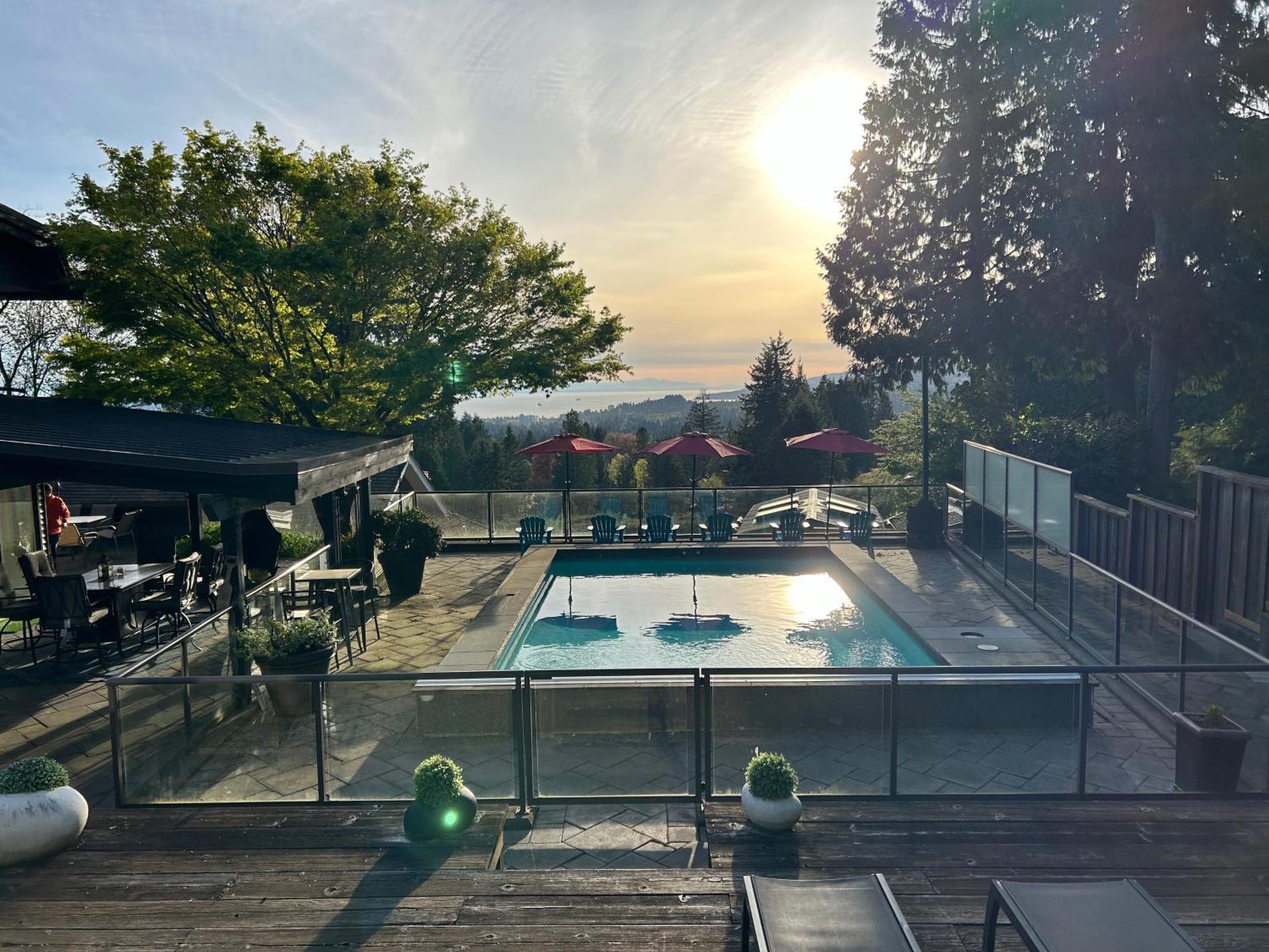 Grouse Cheerful Large Private Bedroom, Bath, Shared Deck, Pool, Hot Tub 北温哥华 外观 照片