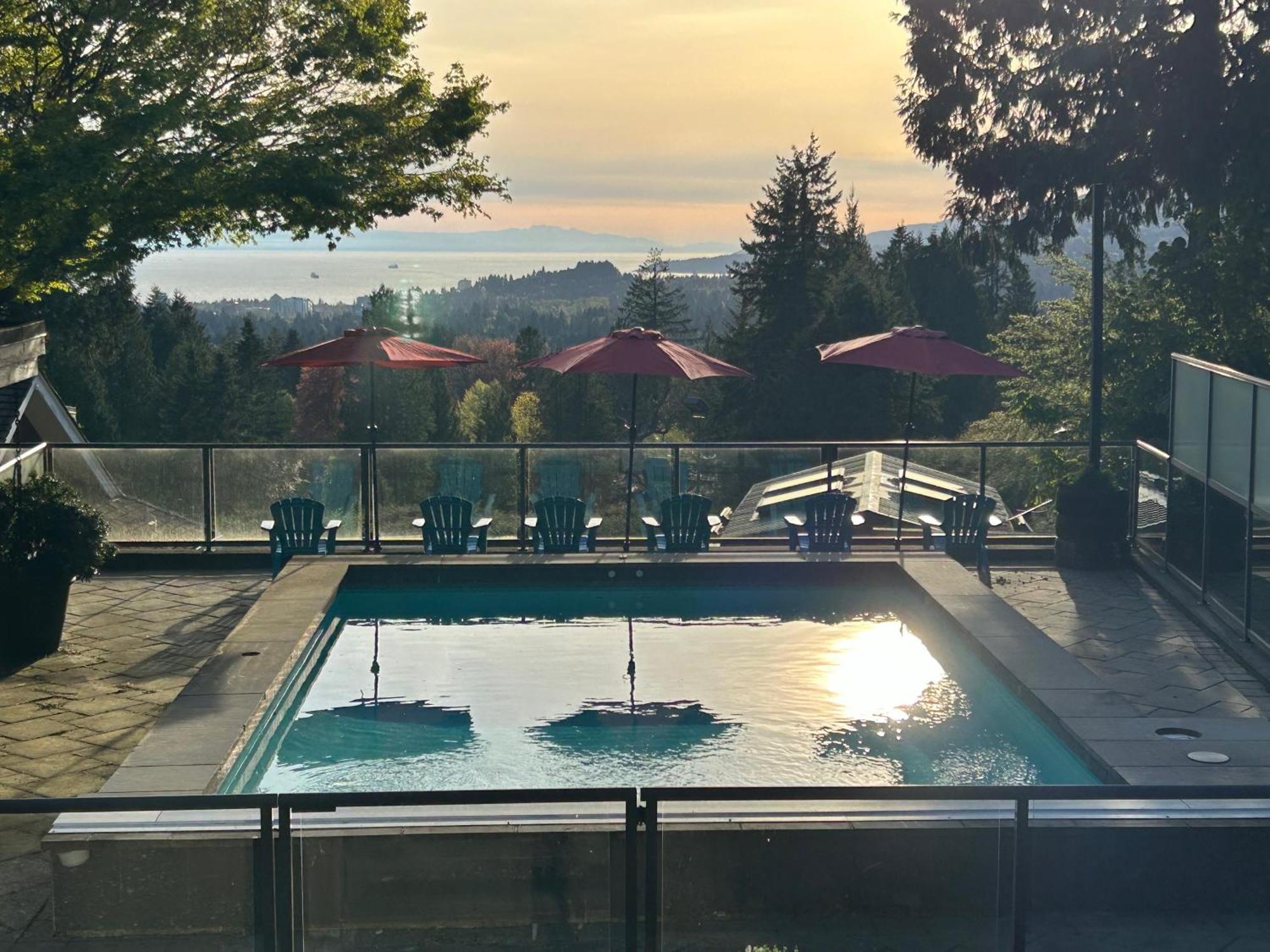 Grouse Cheerful Large Private Bedroom, Bath, Shared Deck, Pool, Hot Tub 北温哥华 外观 照片
