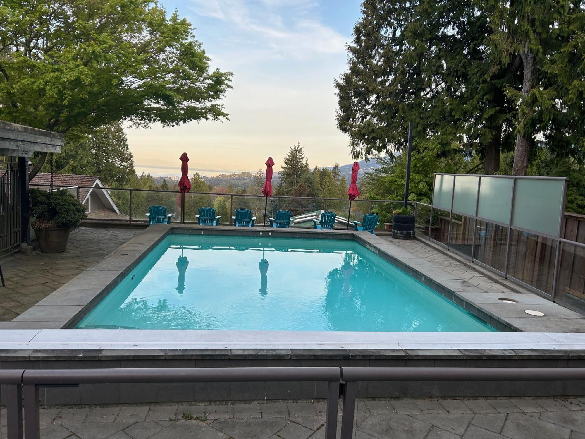 Grouse Cheerful Large Private Bedroom, Bath, Shared Deck, Pool, Hot Tub 北温哥华 外观 照片