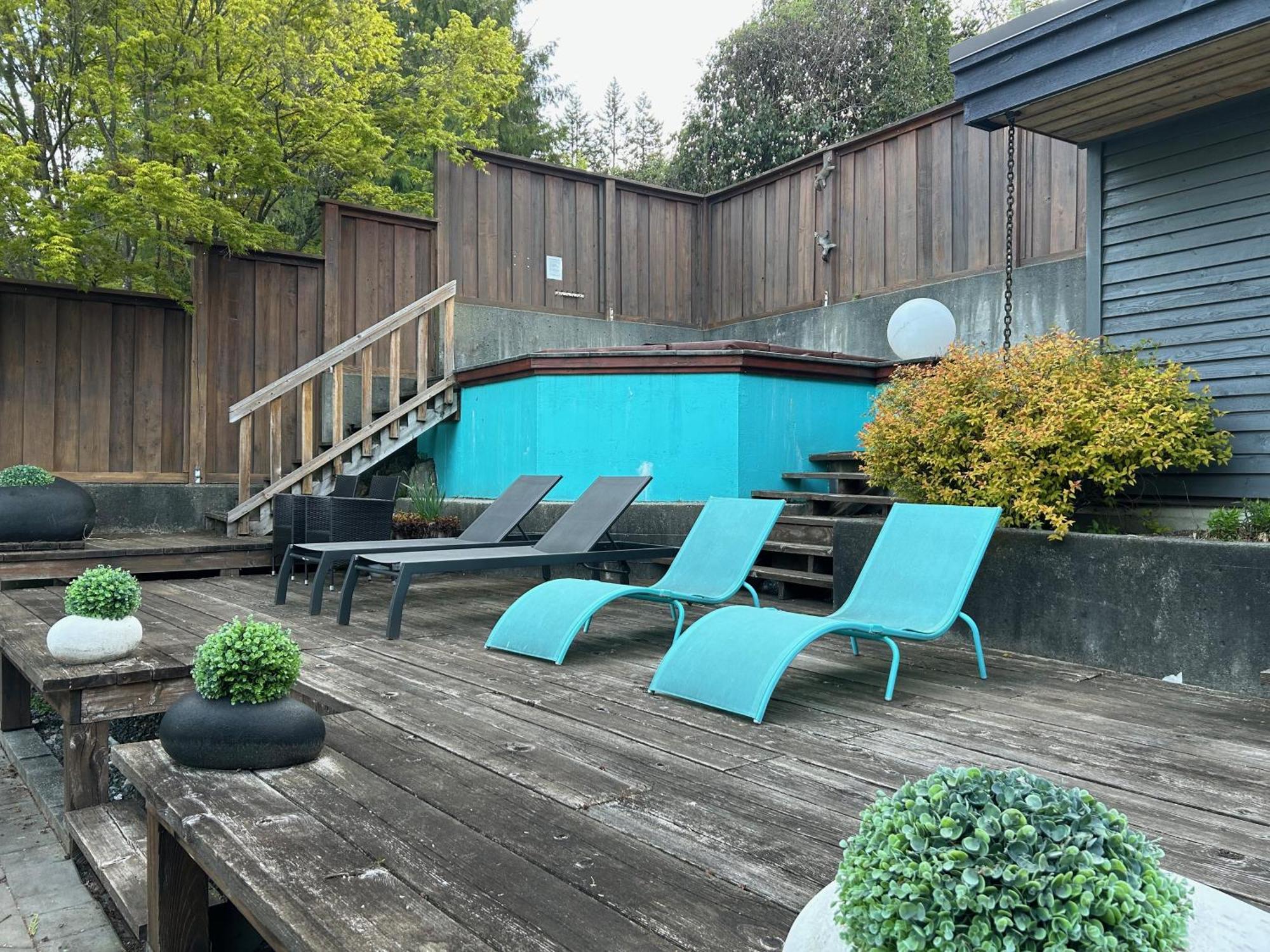 Grouse Cheerful Large Private Bedroom, Bath, Shared Deck, Pool, Hot Tub 北温哥华 外观 照片