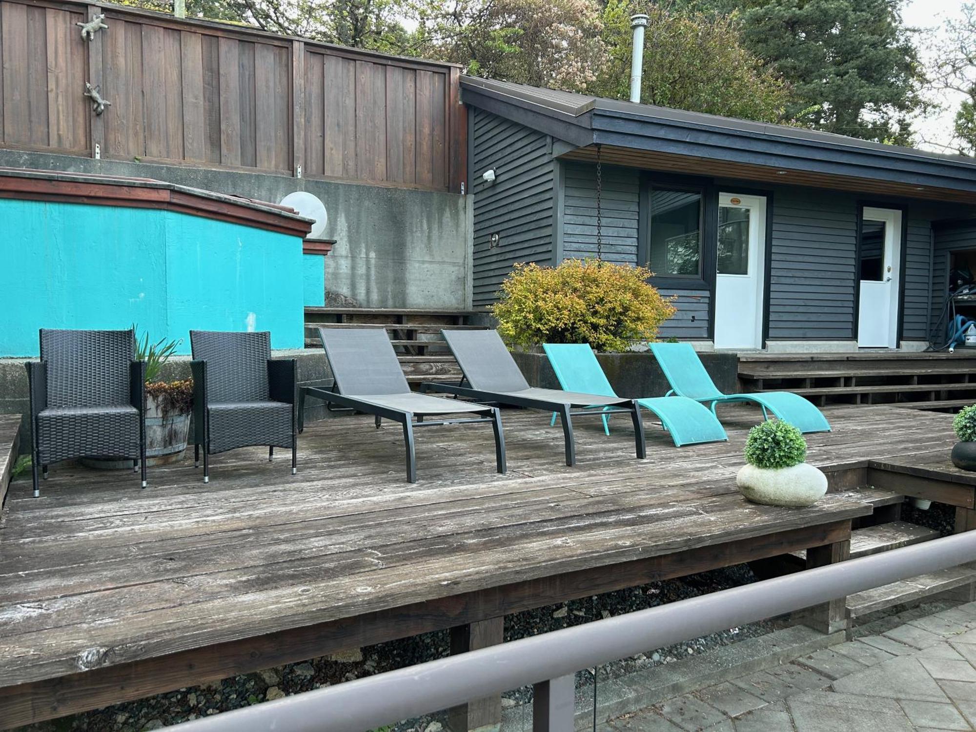 Grouse Cheerful Large Private Bedroom, Bath, Shared Deck, Pool, Hot Tub 北温哥华 外观 照片