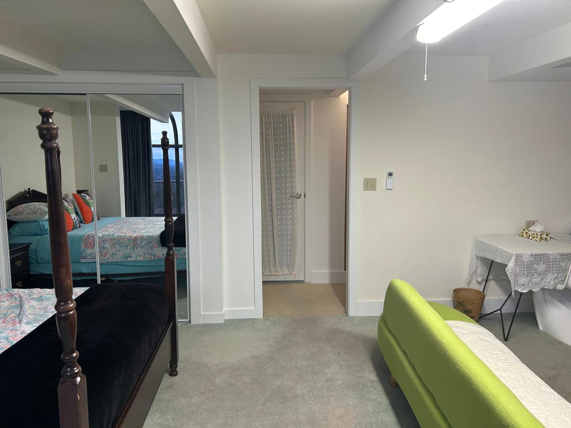 Grouse Cheerful Large Private Bedroom, Bath, Shared Deck, Pool, Hot Tub 北温哥华 外观 照片
