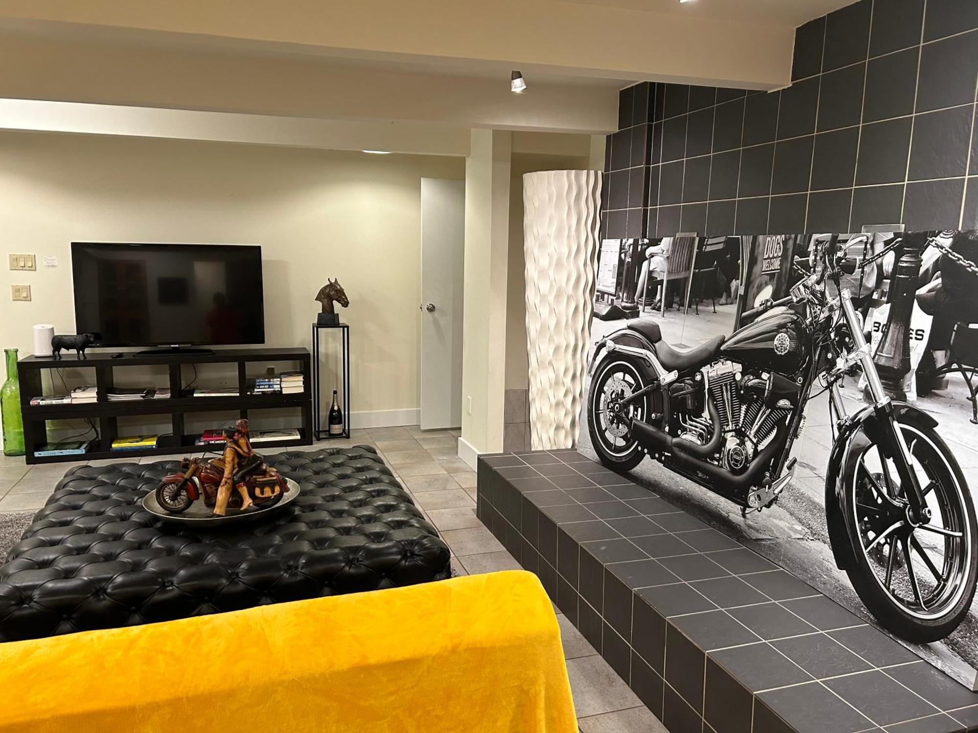Grouse Cheerful Large Private Bedroom, Bath, Shared Deck, Pool, Hot Tub 北温哥华 外观 照片