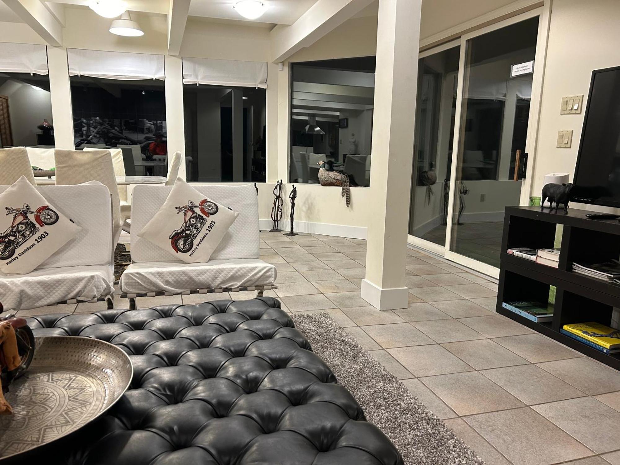 Grouse Cheerful Large Private Bedroom, Bath, Shared Deck, Pool, Hot Tub 北温哥华 外观 照片