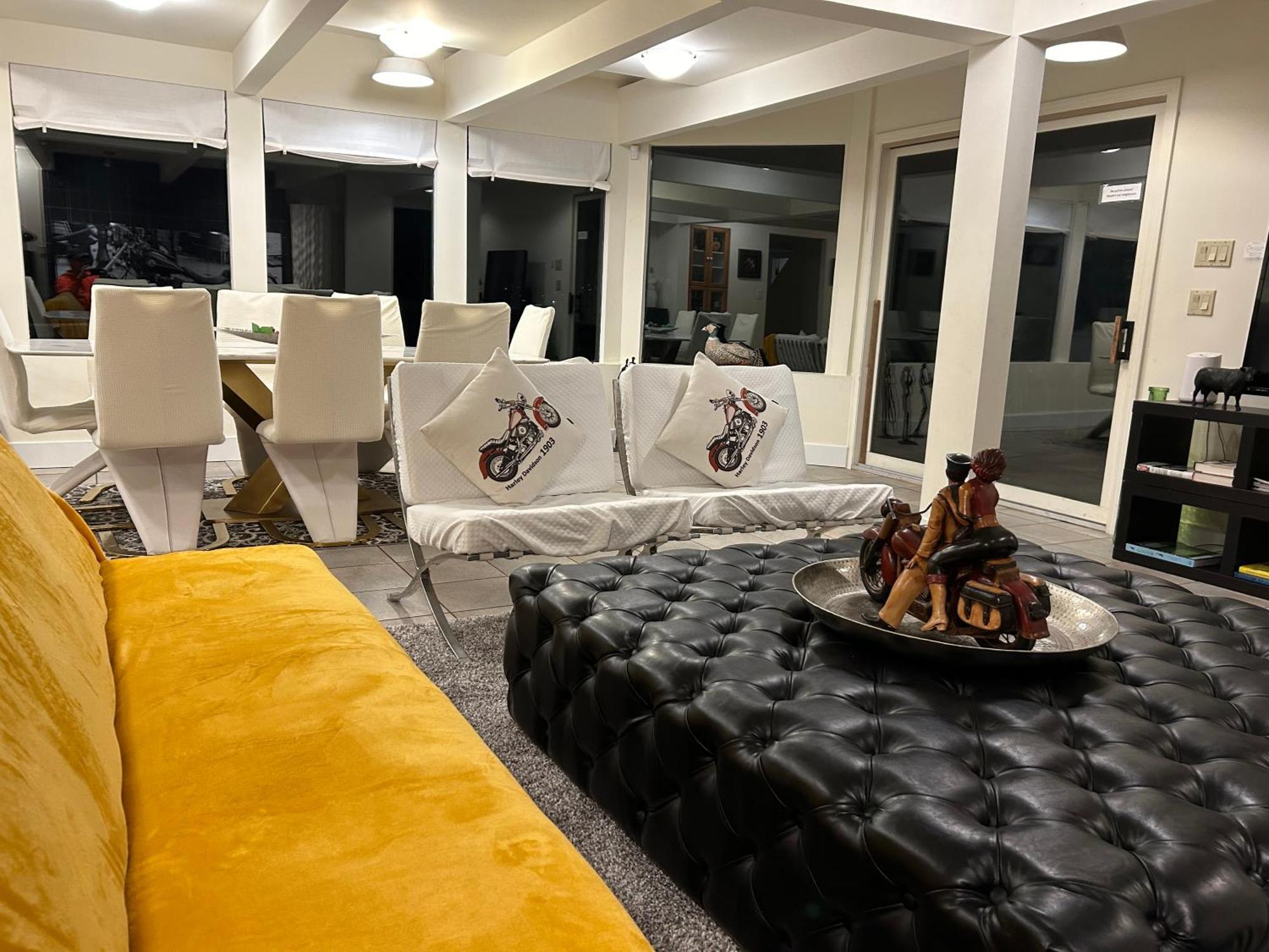 Grouse Cheerful Large Private Bedroom, Bath, Shared Deck, Pool, Hot Tub 北温哥华 外观 照片
