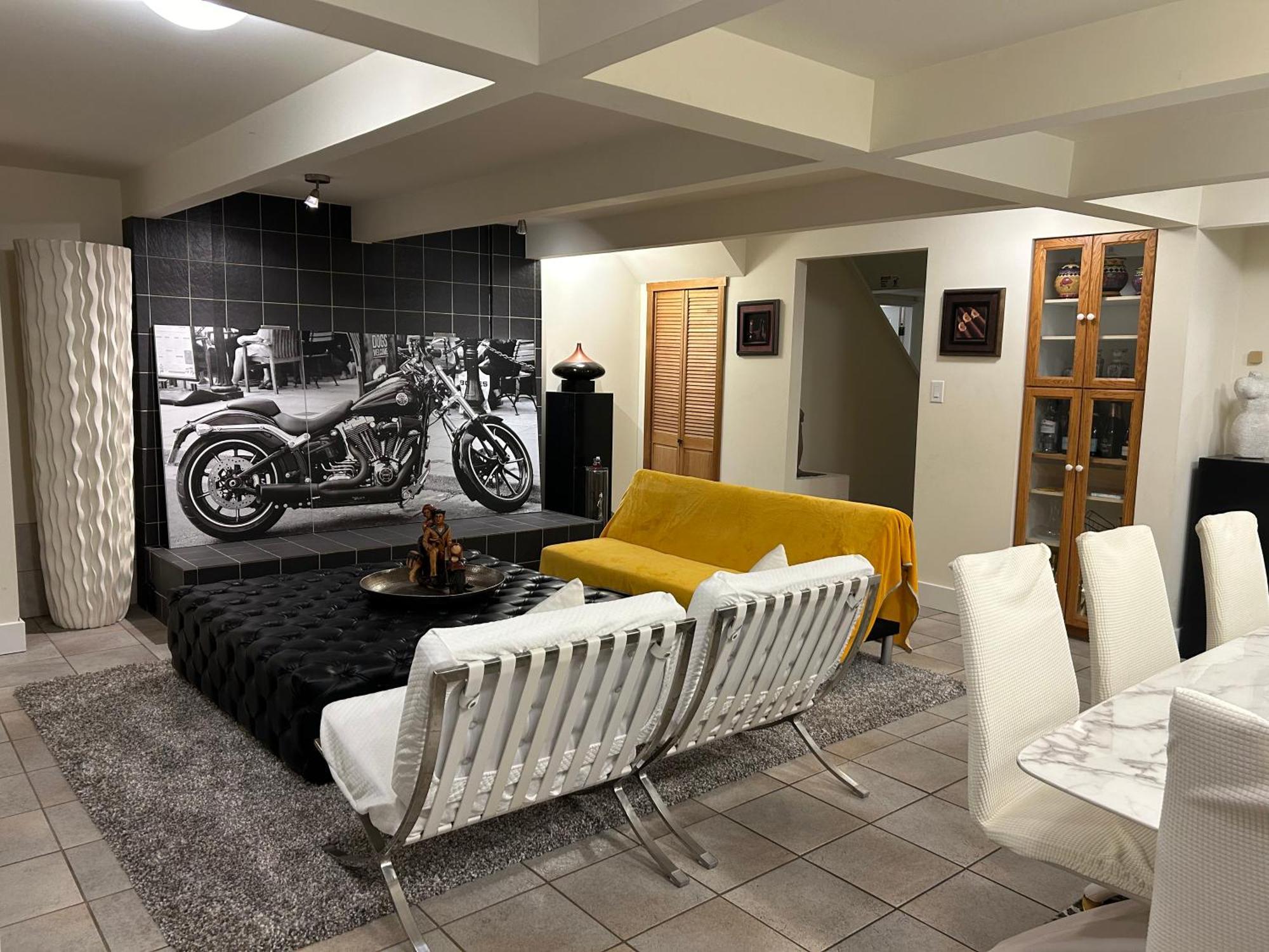 Grouse Cheerful Large Private Bedroom, Bath, Shared Deck, Pool, Hot Tub 北温哥华 外观 照片