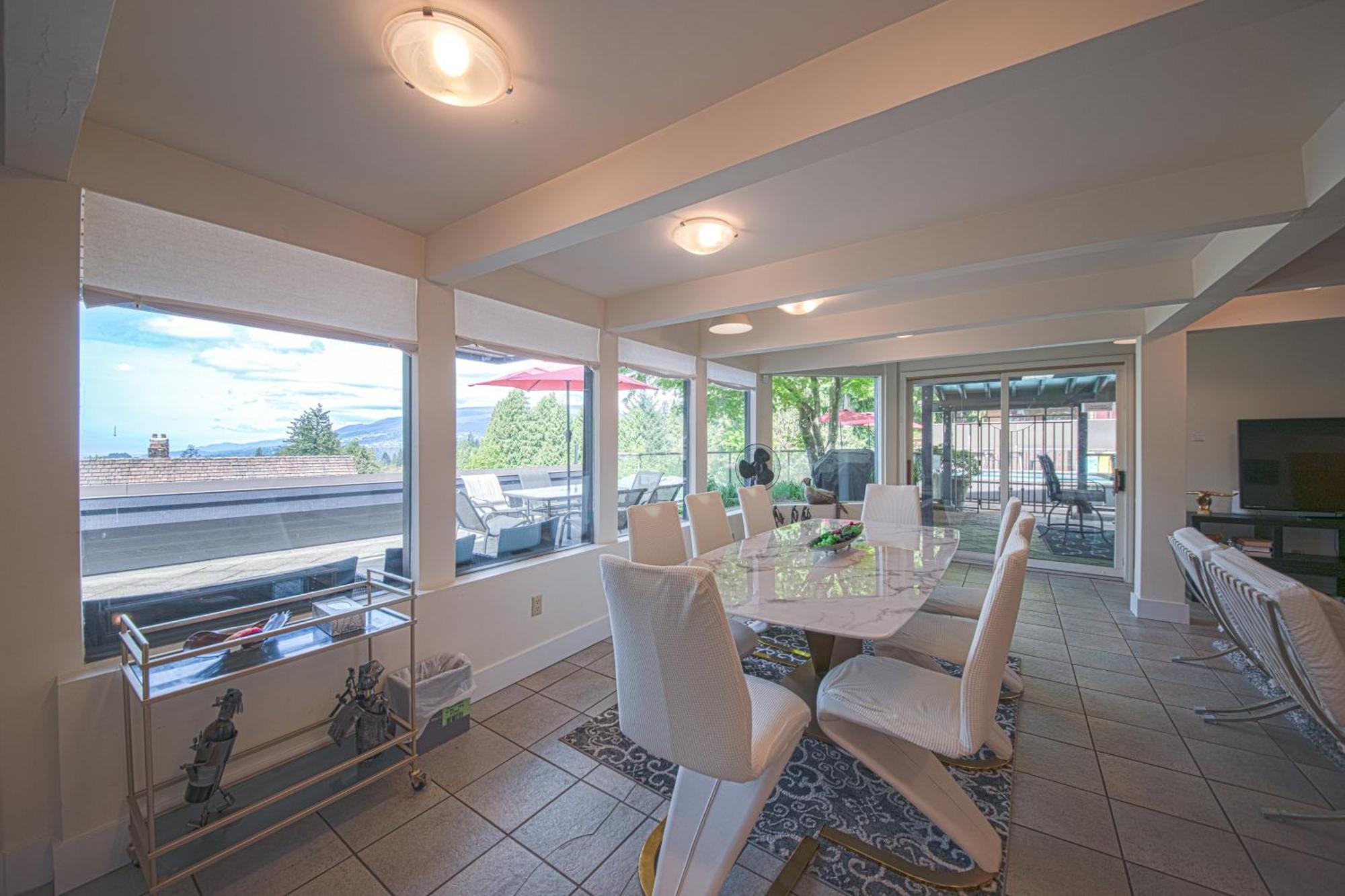 Grouse Cheerful Large Private Bedroom, Bath, Shared Deck, Pool, Hot Tub 北温哥华 外观 照片