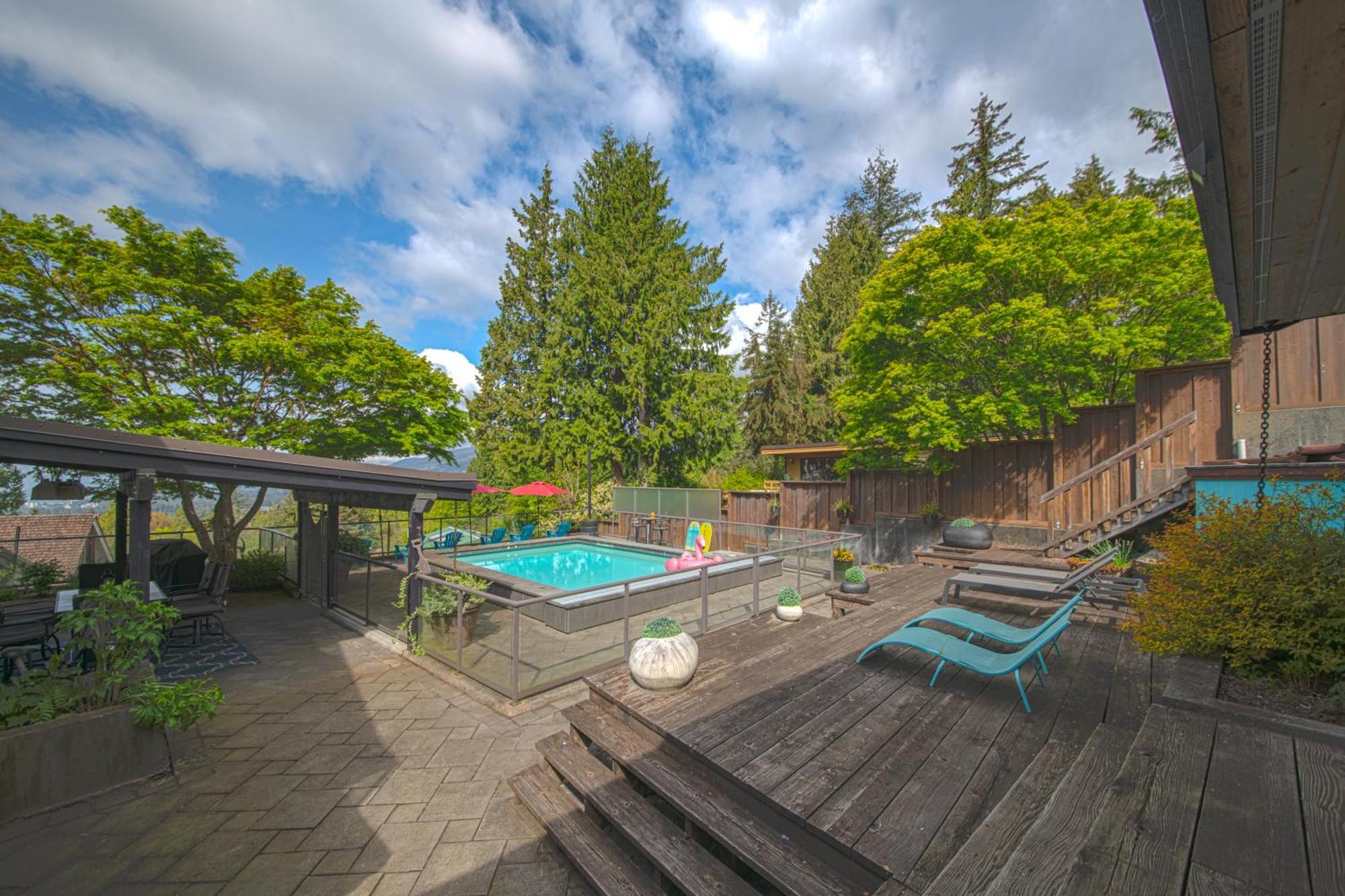 Grouse Cheerful Large Private Bedroom, Bath, Shared Deck, Pool, Hot Tub 北温哥华 外观 照片