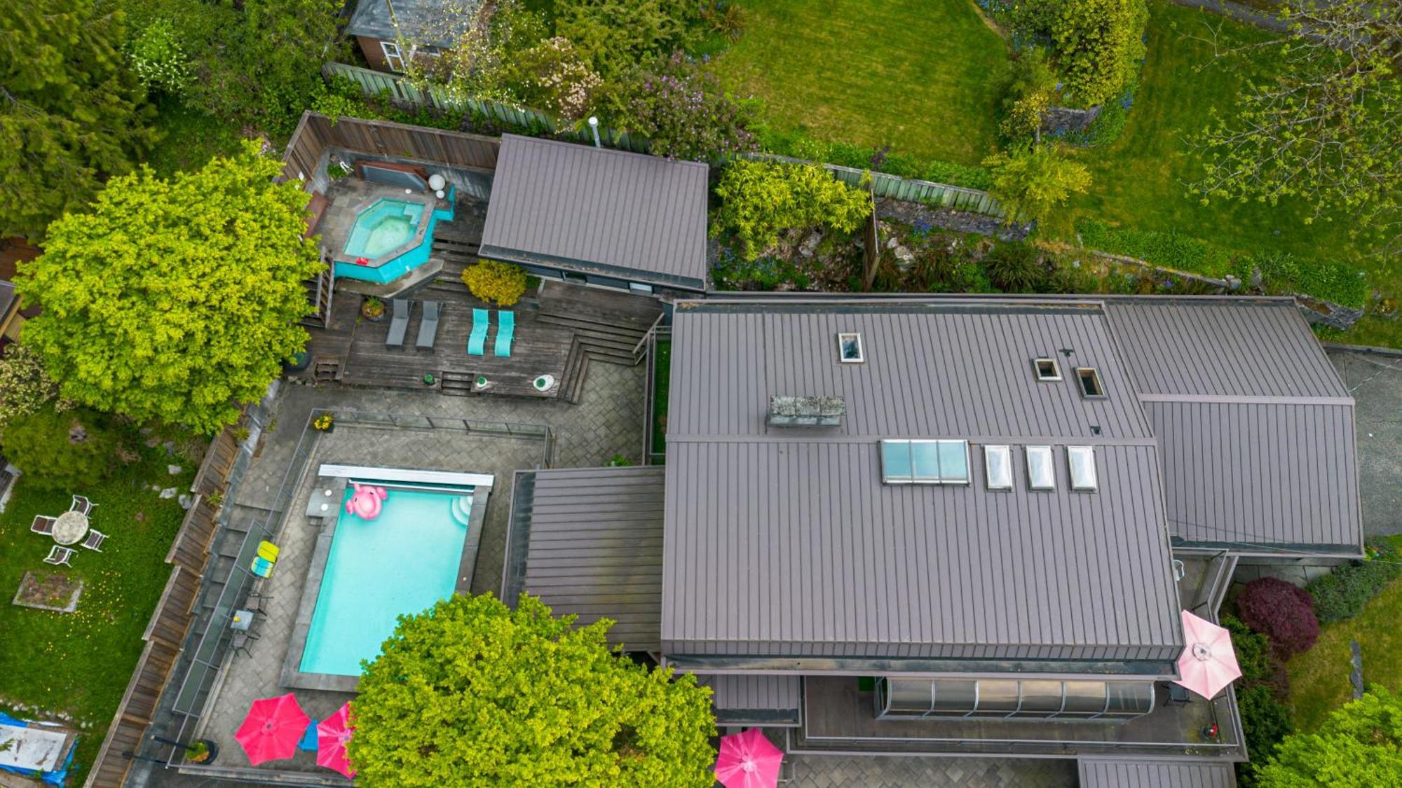 Grouse Cheerful Large Private Bedroom, Bath, Shared Deck, Pool, Hot Tub 北温哥华 外观 照片