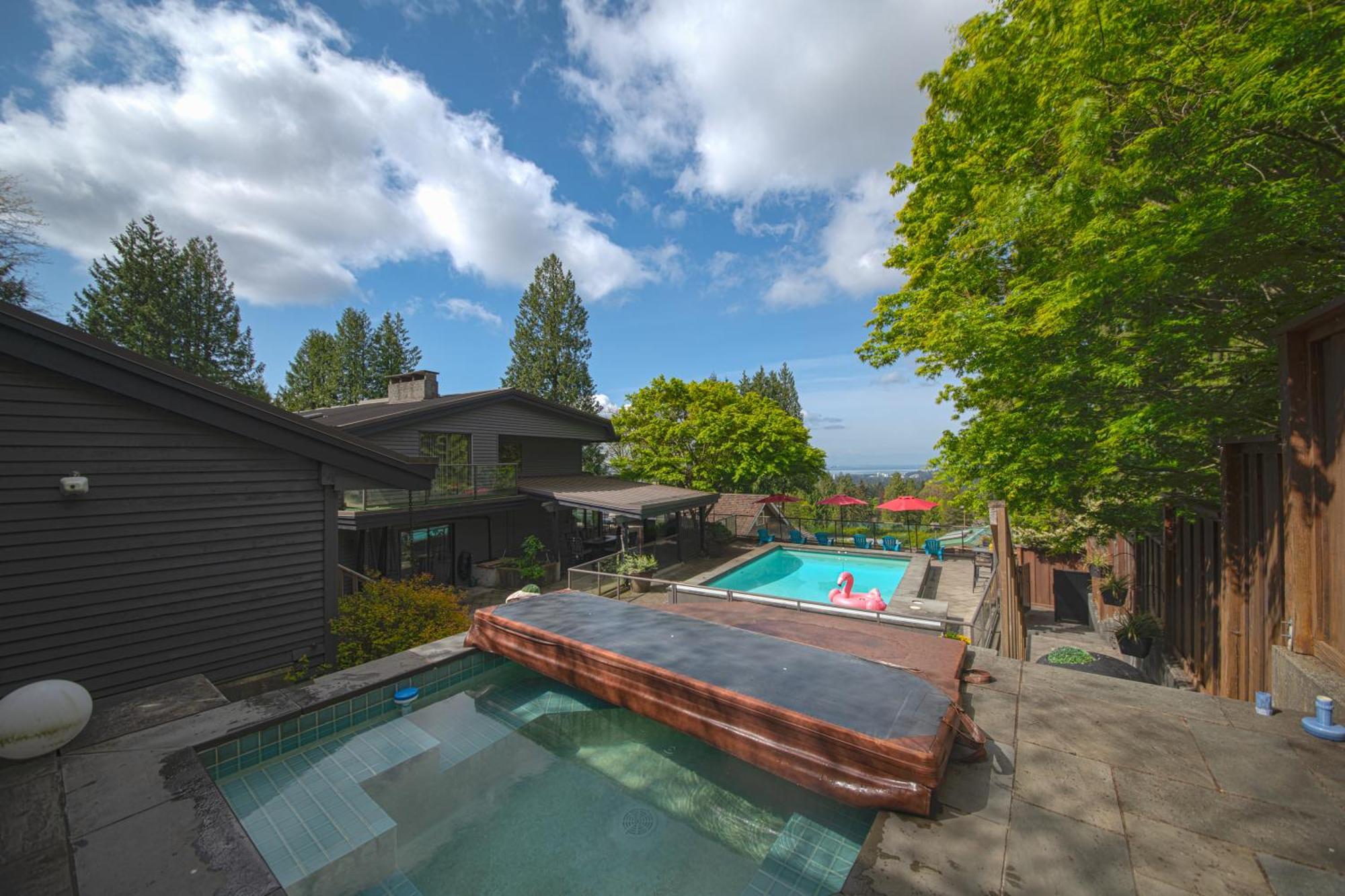 Grouse Cheerful Large Private Bedroom, Bath, Shared Deck, Pool, Hot Tub 北温哥华 外观 照片