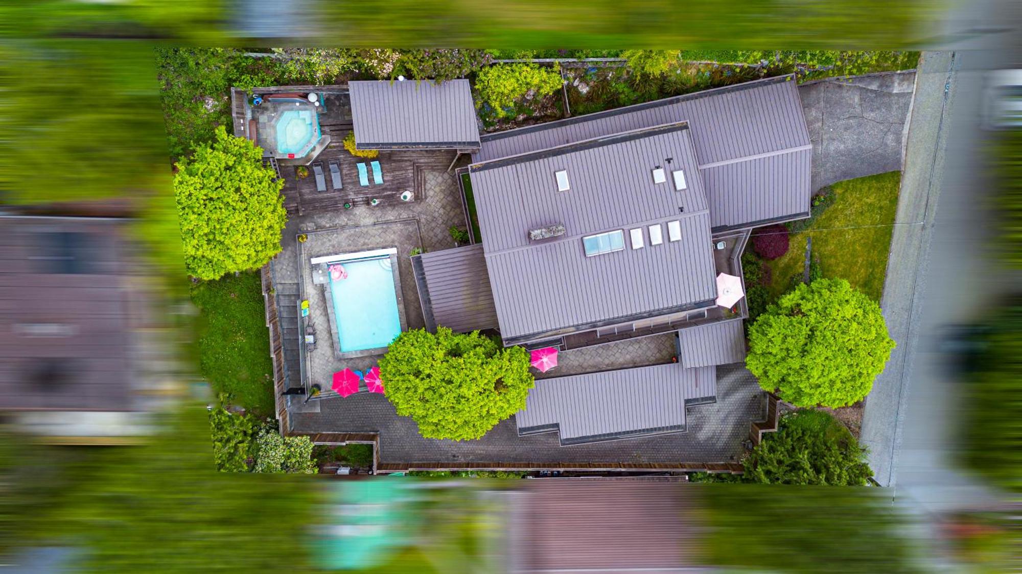 Grouse Cheerful Large Private Bedroom, Bath, Shared Deck, Pool, Hot Tub 北温哥华 外观 照片